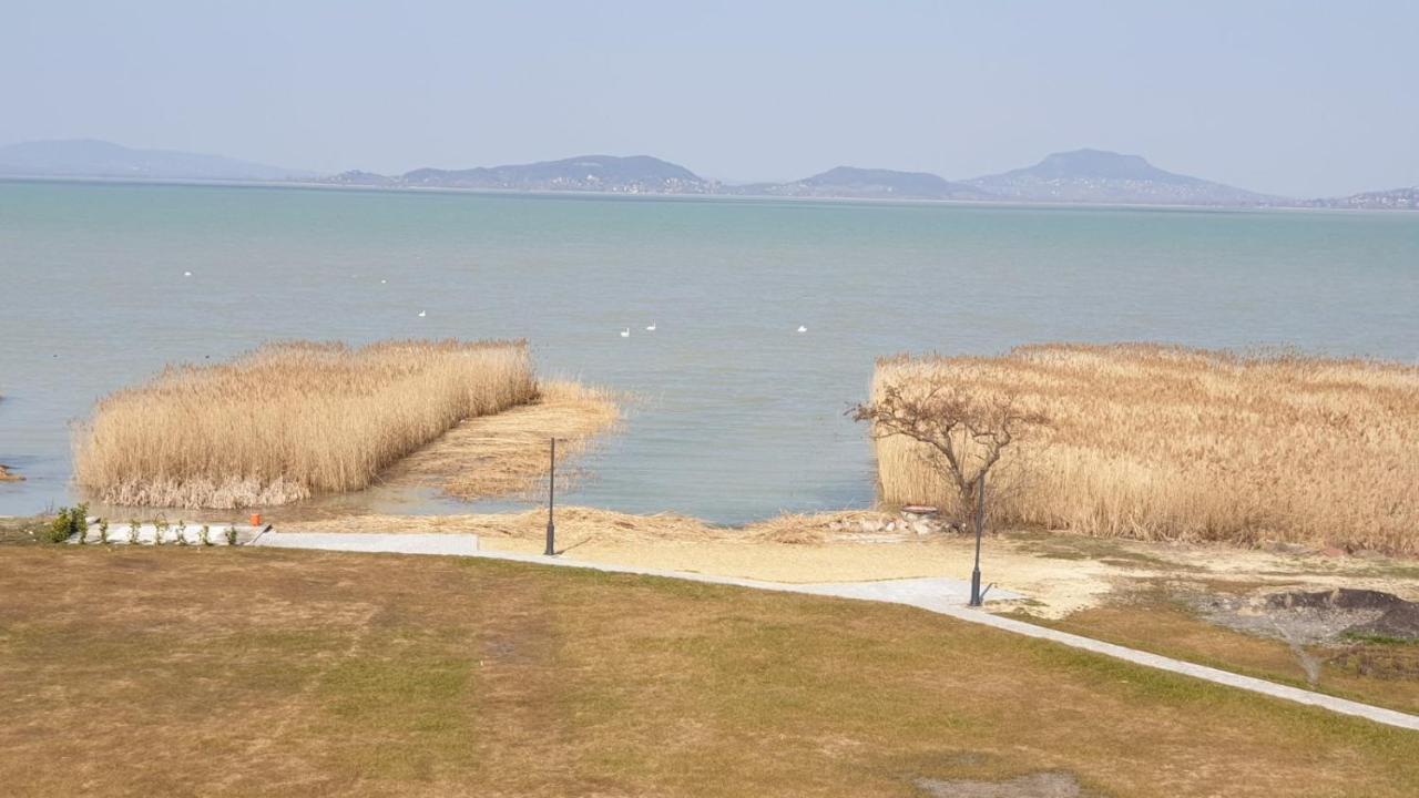 Fenyves Beach Apartman Delux Balatonfenyves Exterior foto